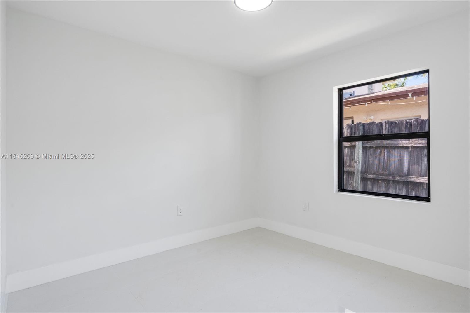 1212 N 22nd Ave