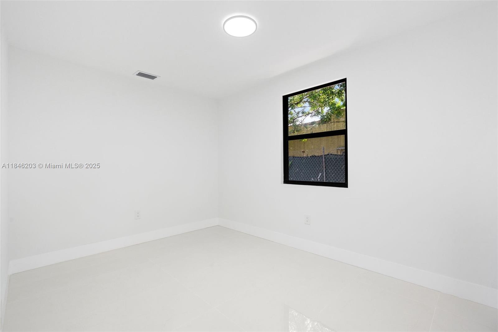 1212 N 22nd Ave