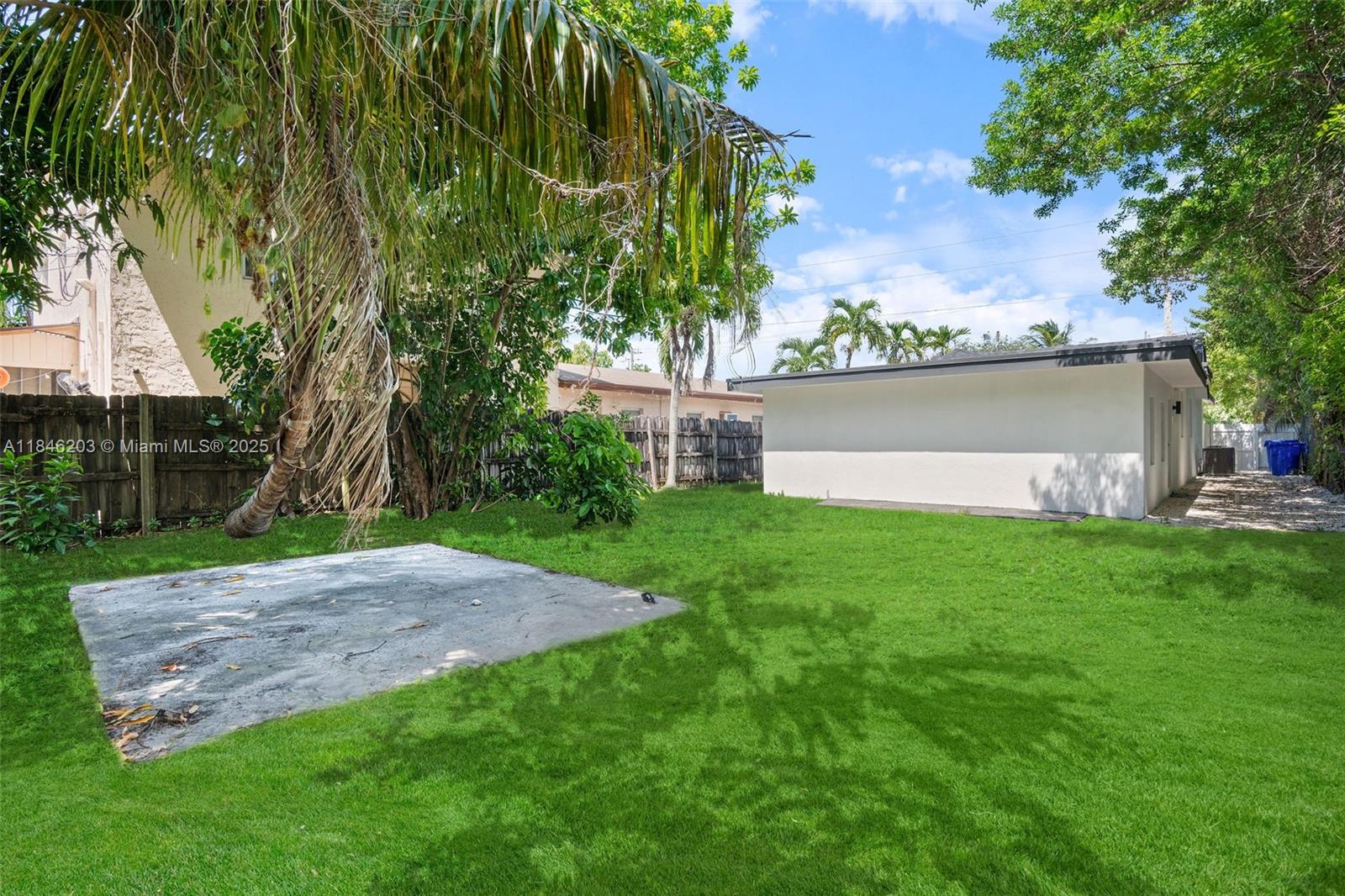 1212 N 22nd Ave
