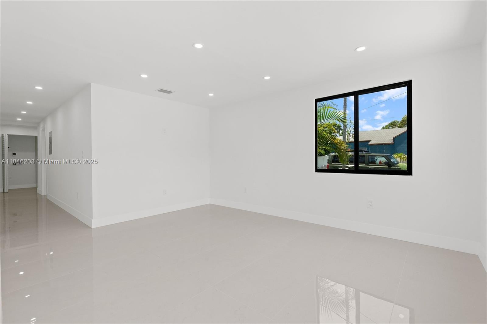 1212 N 22nd Ave