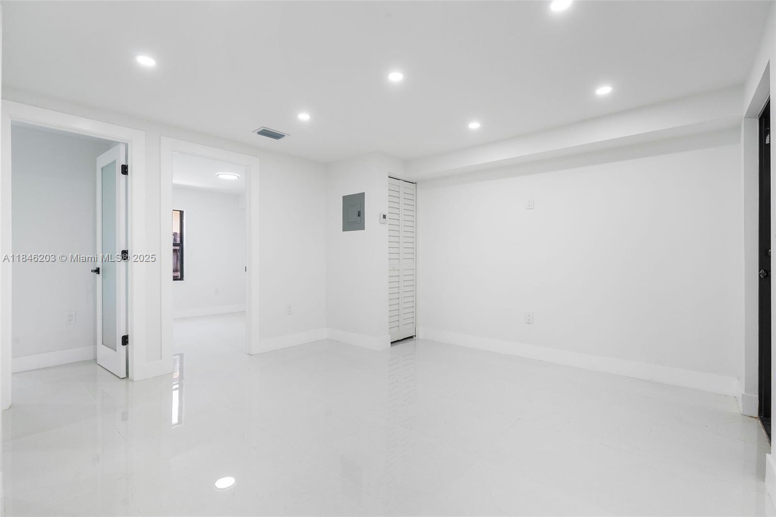1212 N 22nd Ave