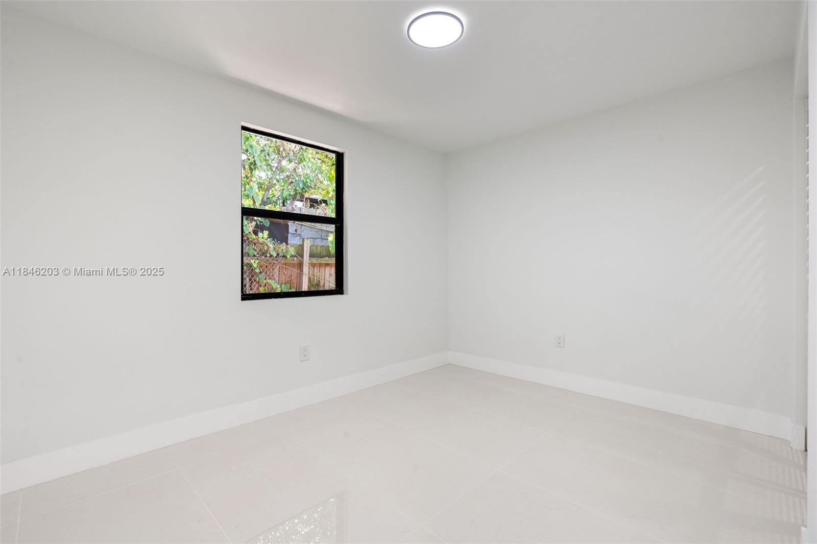 1212 N 22nd Ave