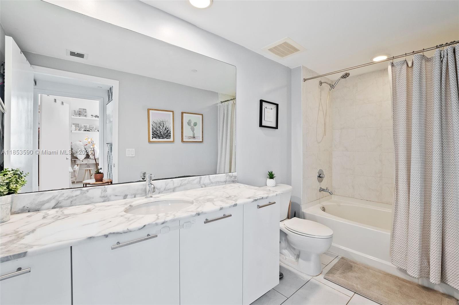 951 Brickell Ave # 3207