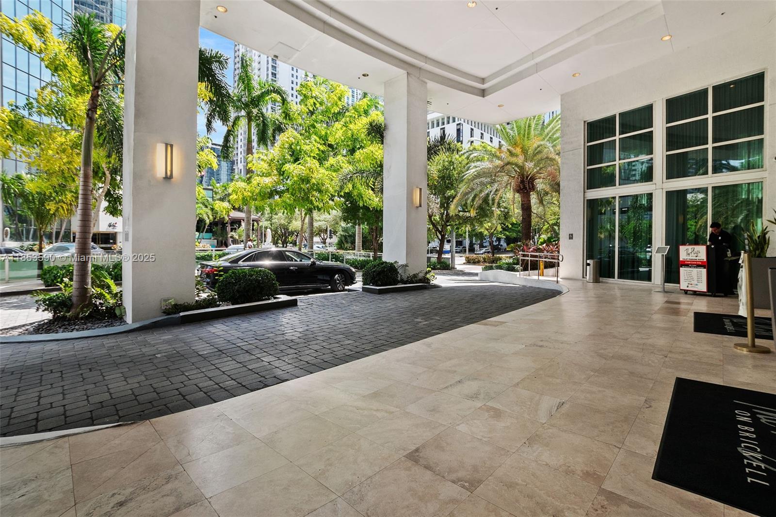 951 Brickell Ave # 3207