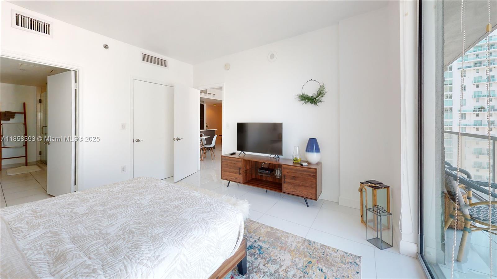 500 Brickell Ave # 3405