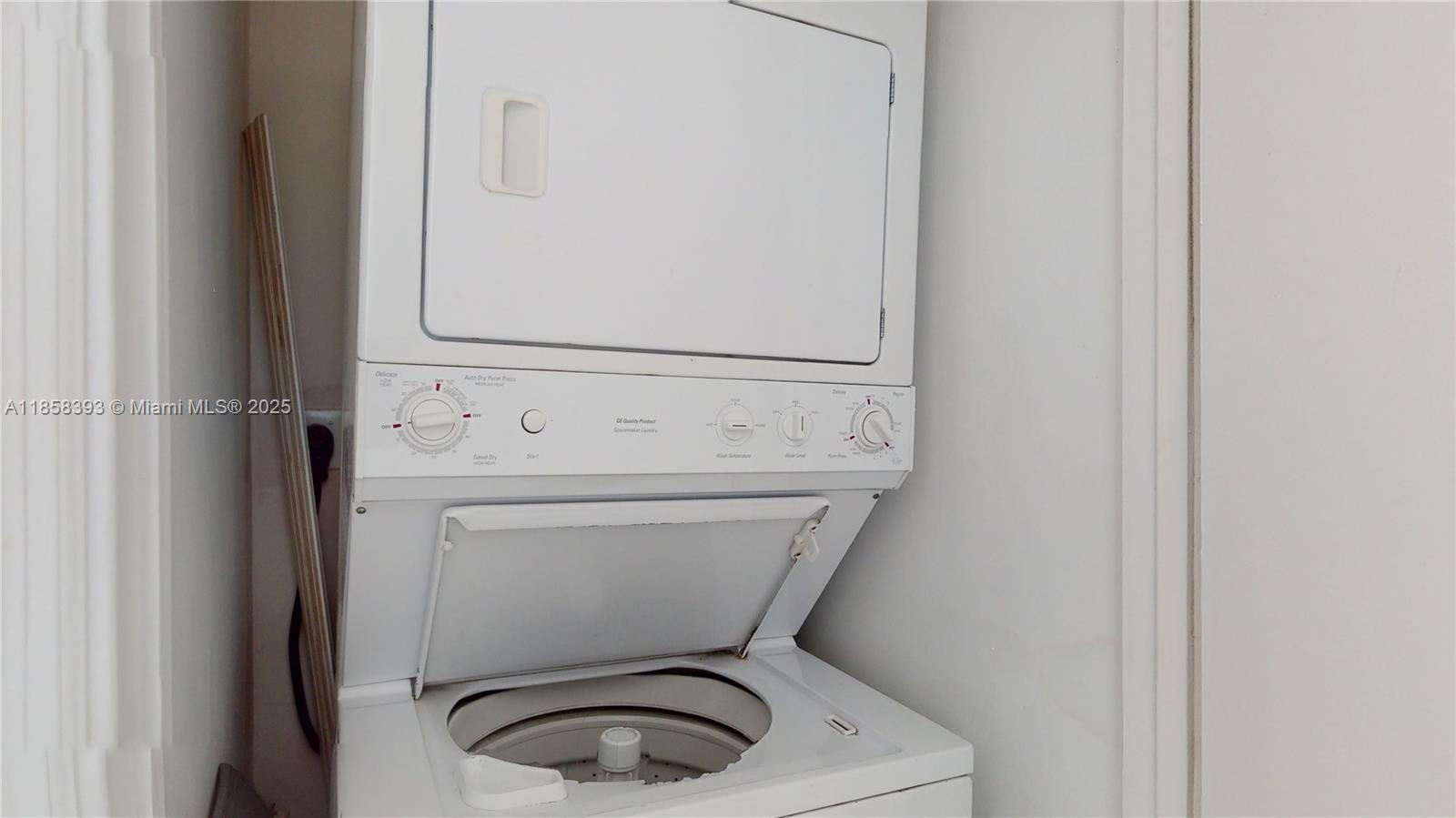 500 Brickell Ave # 3405