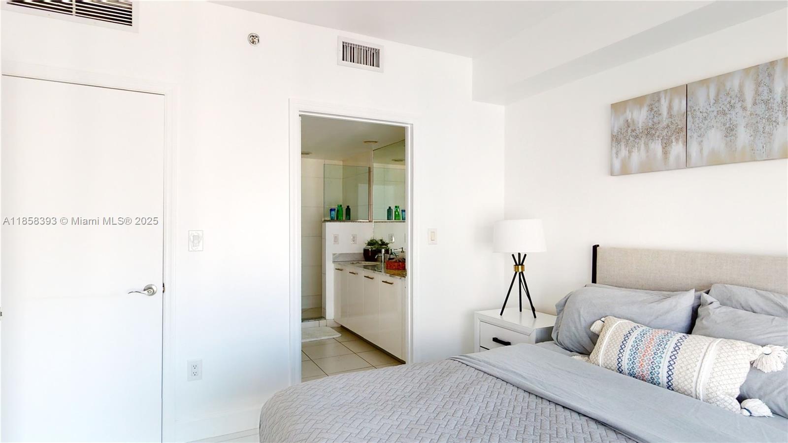 500 Brickell Ave # 3405