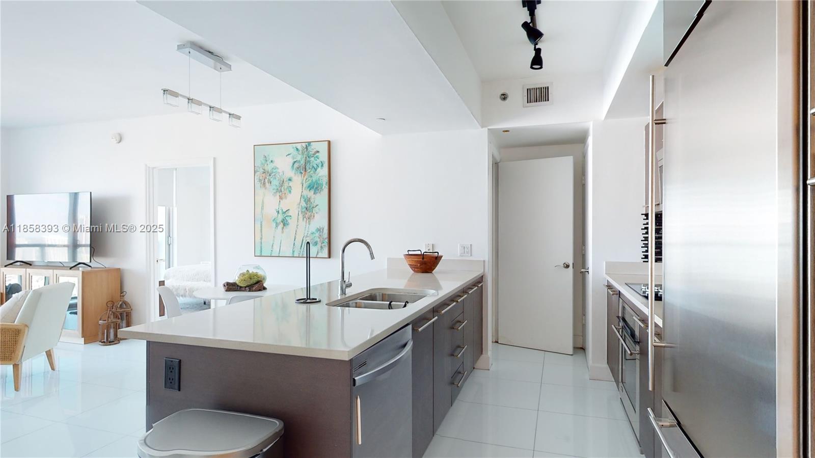 500 Brickell Ave # 3405