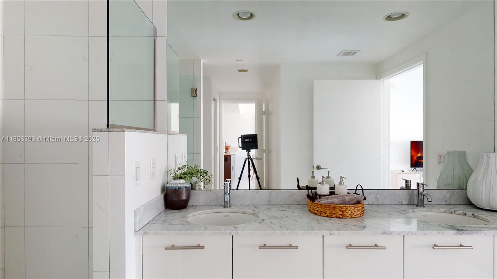 500 Brickell Ave # 3405