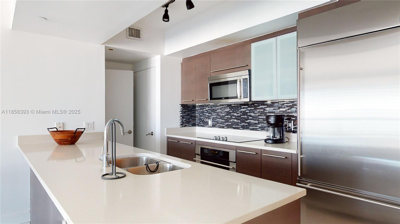 500 Brickell Ave # 3405