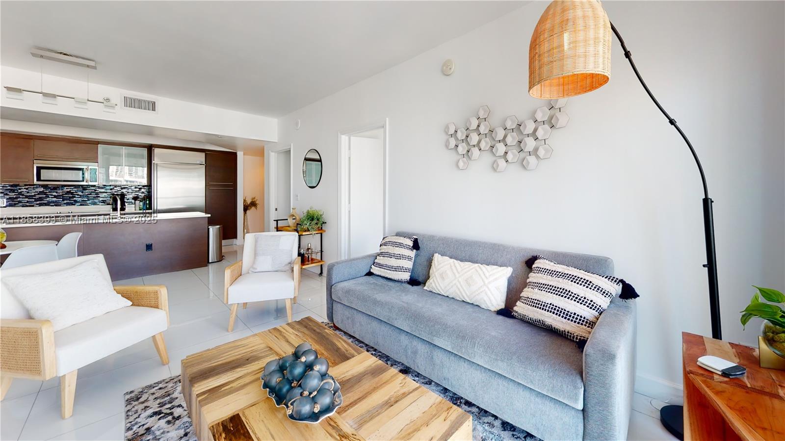 500 Brickell Ave # 3405