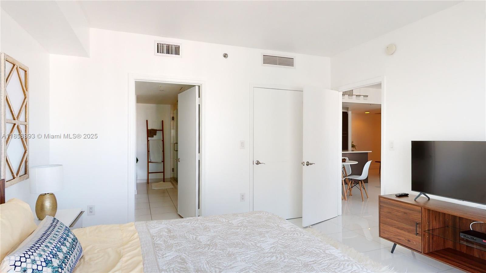 500 Brickell Ave # 3405