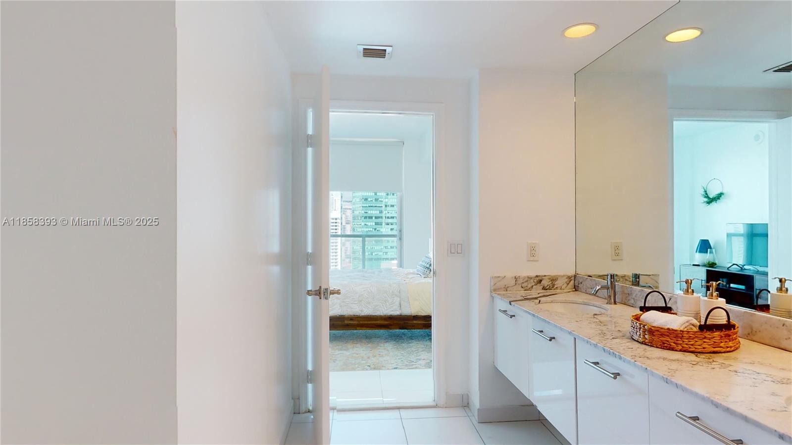 500 Brickell Ave # 3405