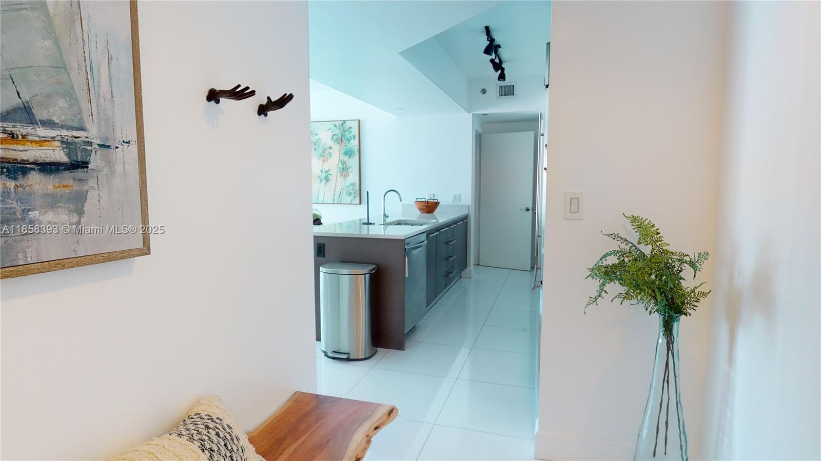 500 Brickell Ave # 3405