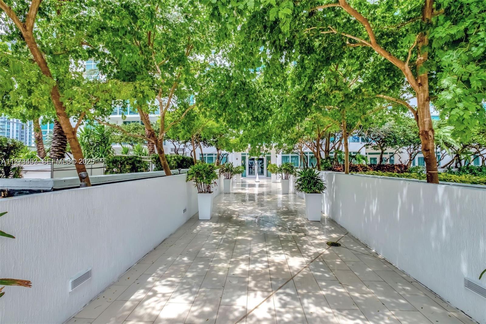 951 Brickell Ave # 2010