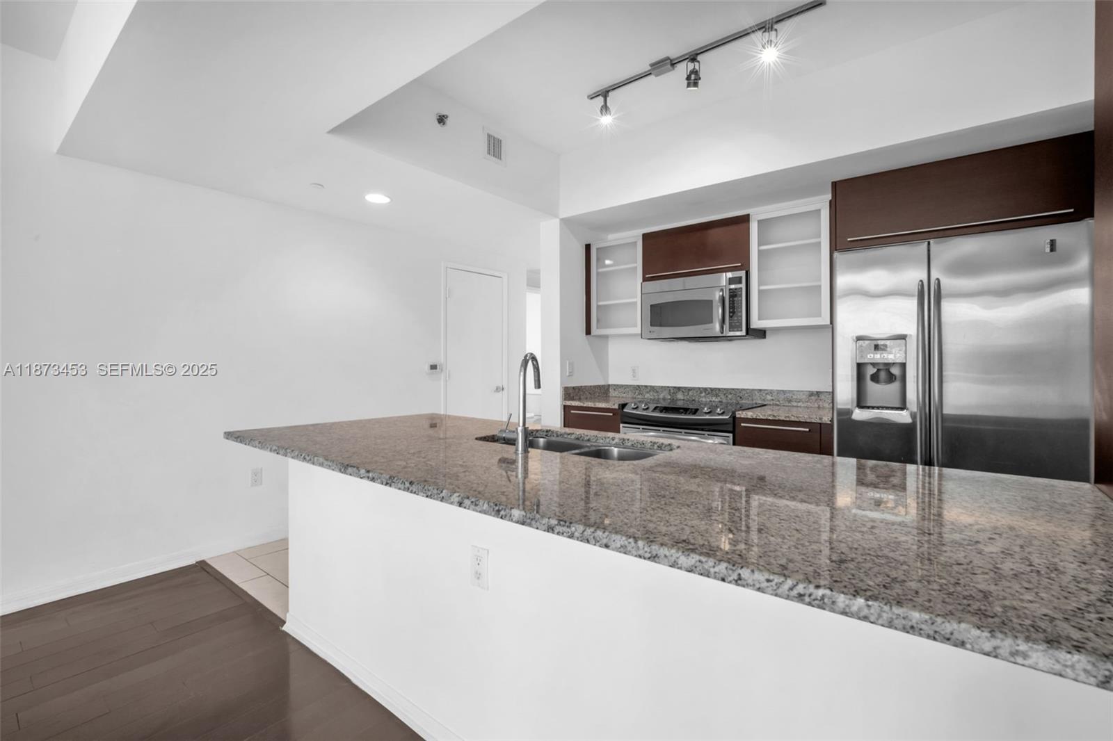 951 Brickell Ave # 2010