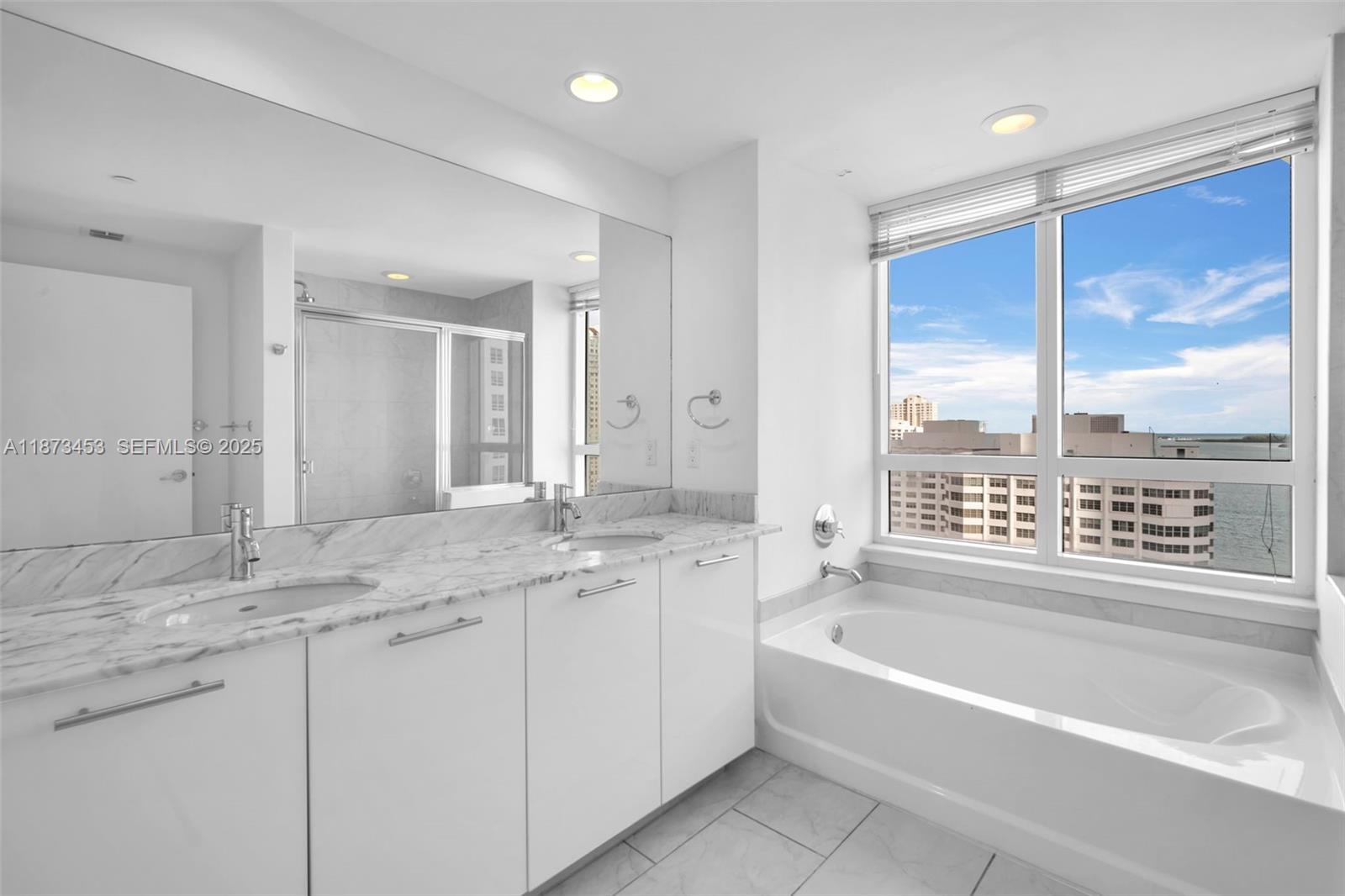 951 Brickell Ave # 2010