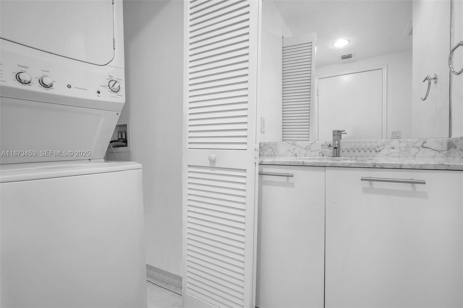 951 Brickell Ave # 2010