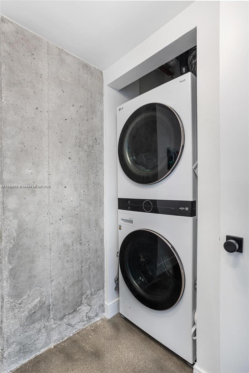 690 SW 1st Ct # 1005