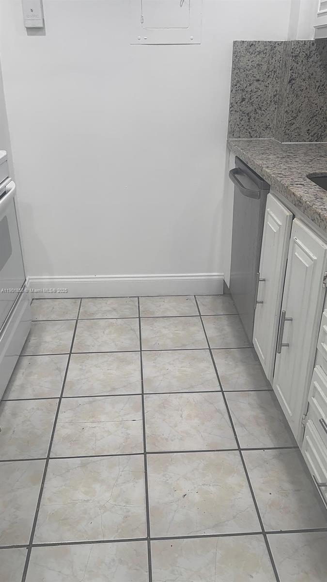 2450 NE 135th St # 408