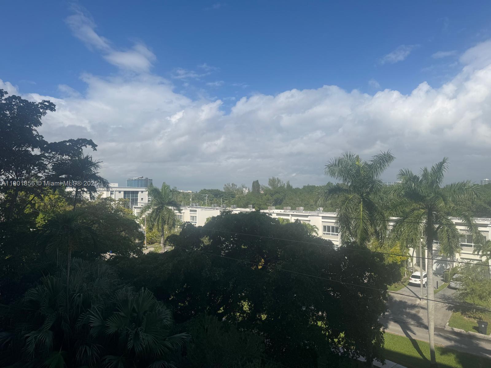 2450 NE 135th St # 408