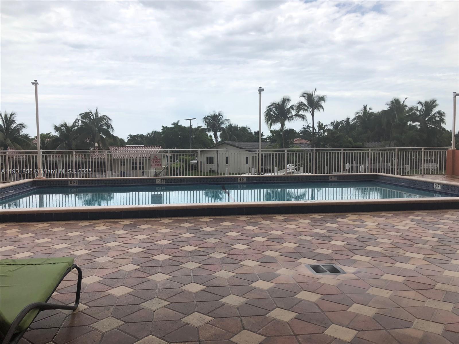 2450 NE 135th St # 408