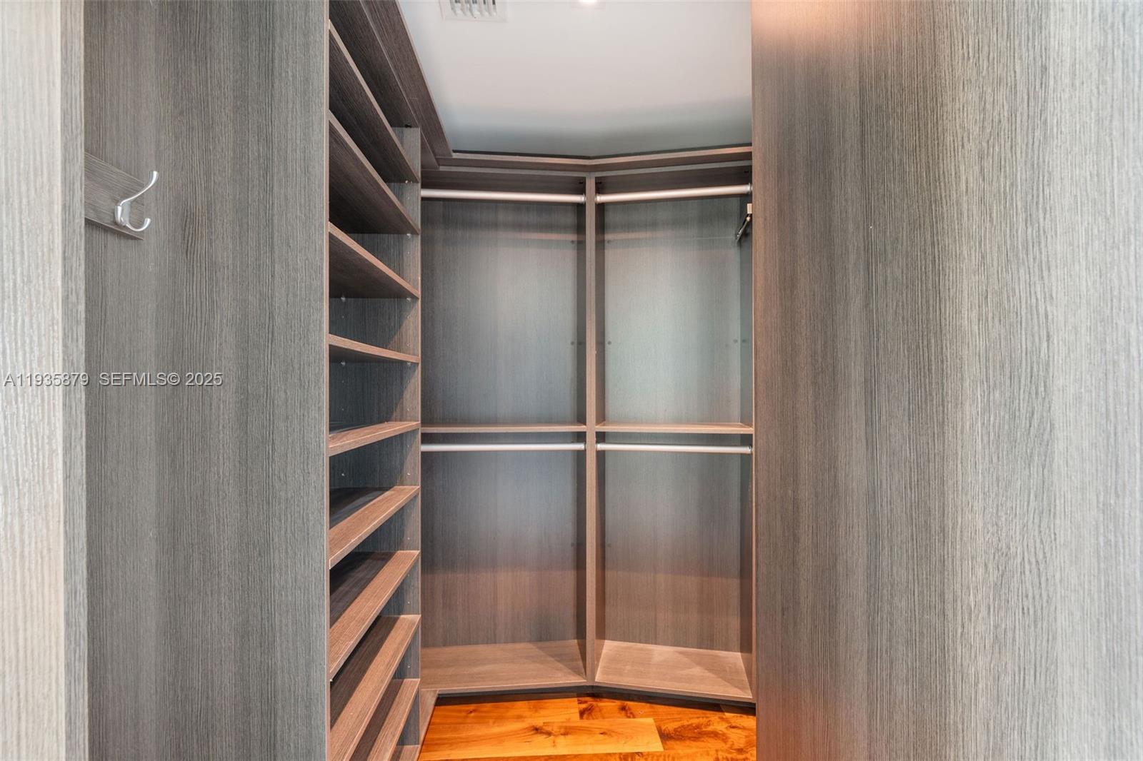 2020 N Bayshore Dr # 3510