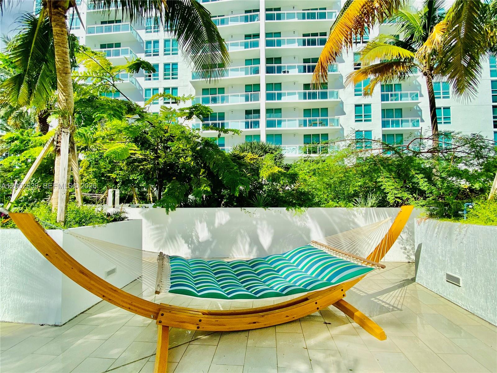 950 Brickell Bay Dr # 3703