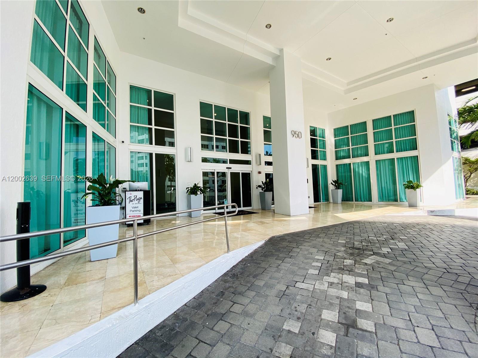 950 Brickell Bay Dr # 3703