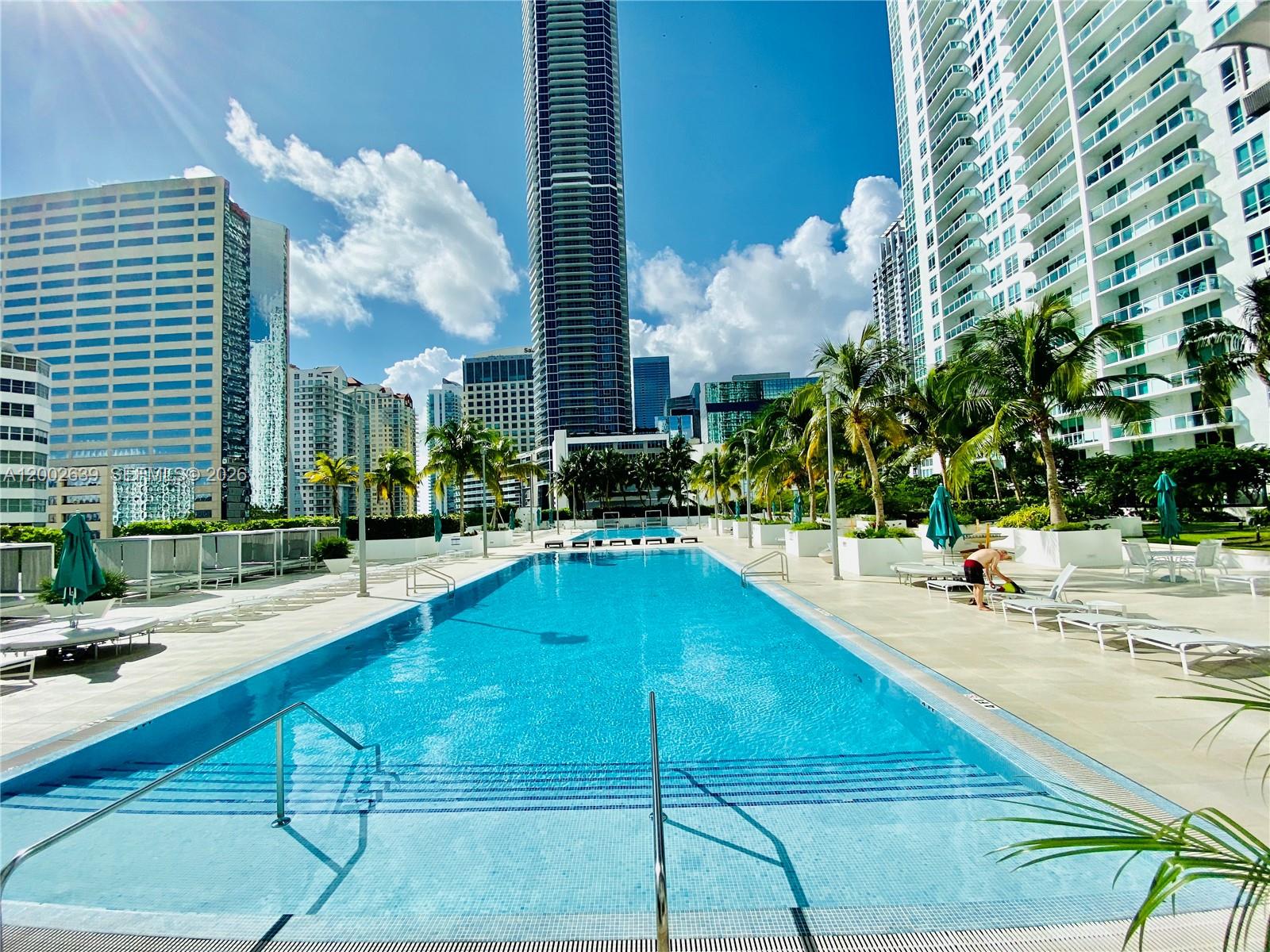 950 Brickell Bay Dr # 3703