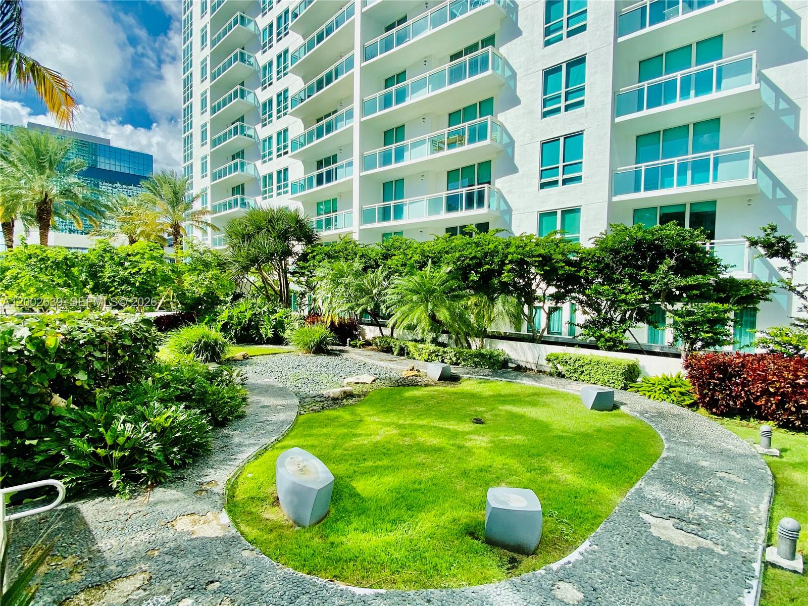 950 Brickell Bay Dr # 3703
