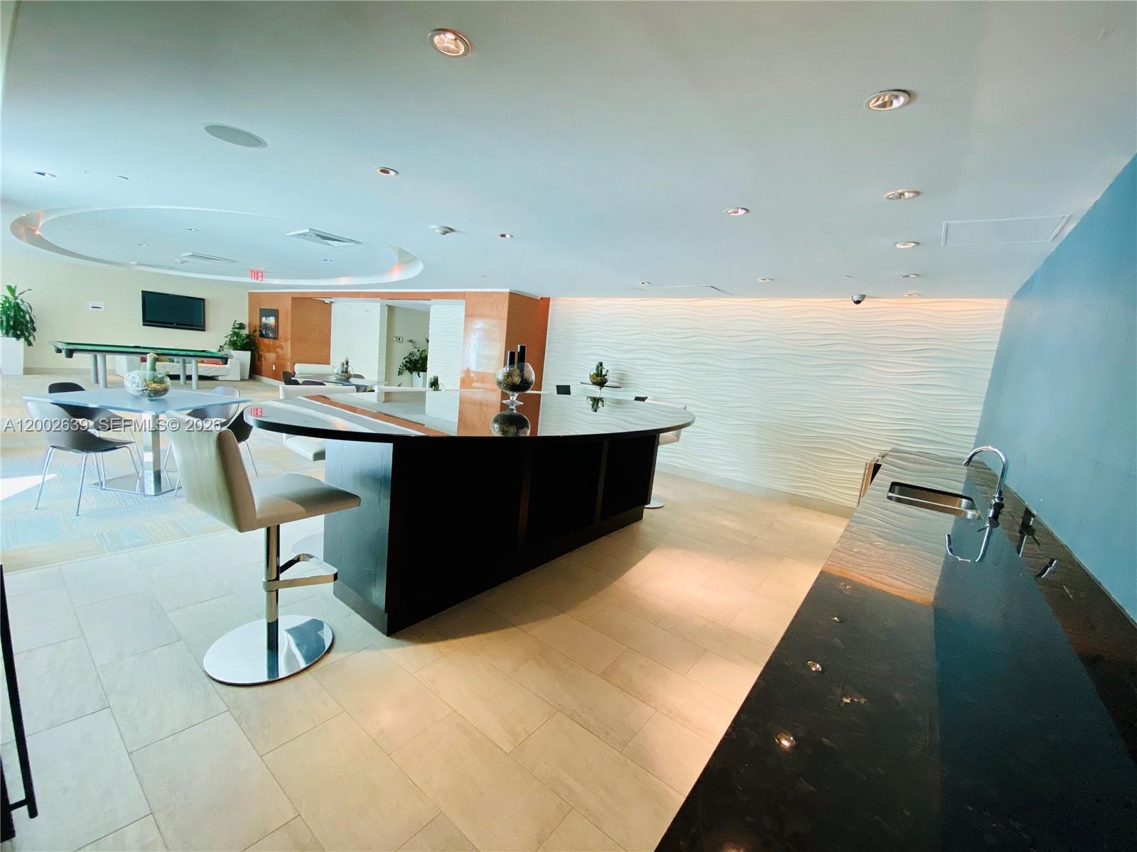 950 Brickell Bay Dr # 3703