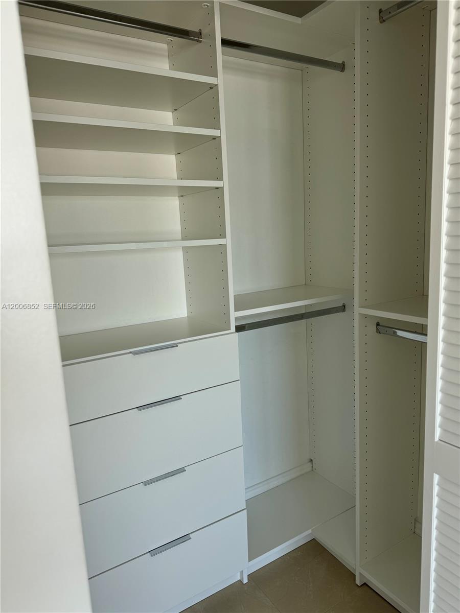950 BRICKELL BAY DR # 5402