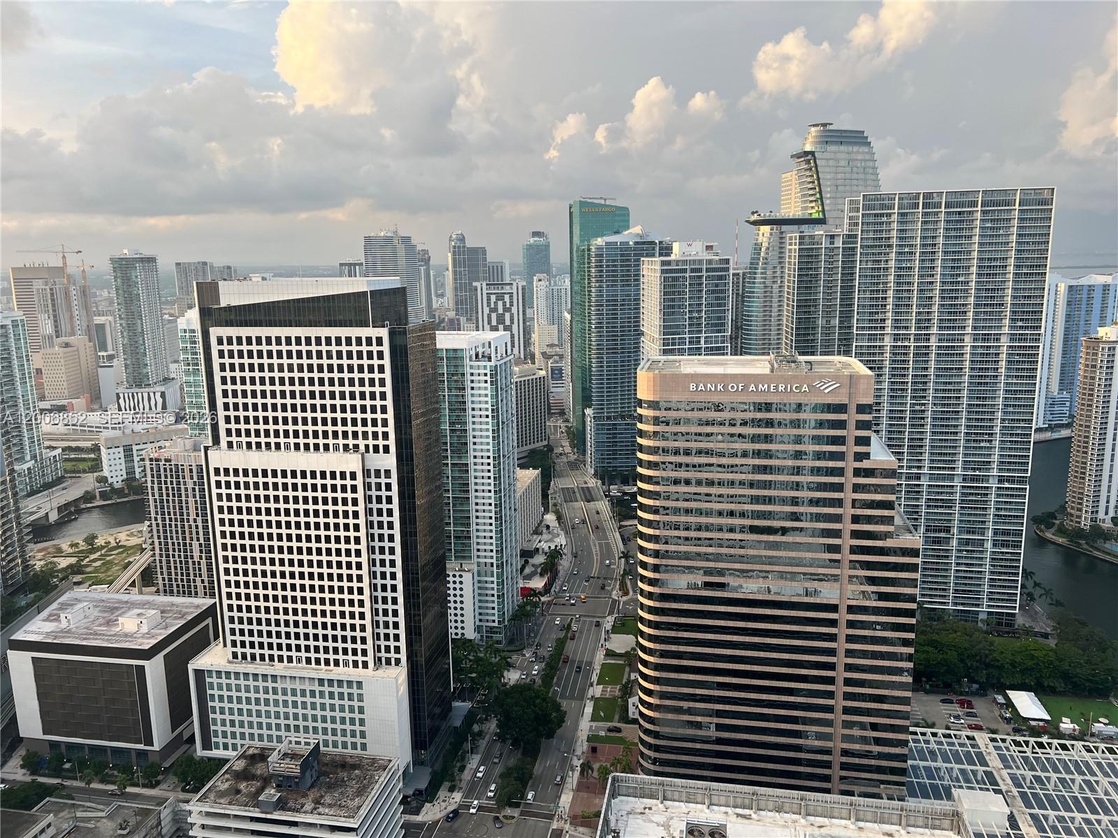950 BRICKELL BAY DR # 5402