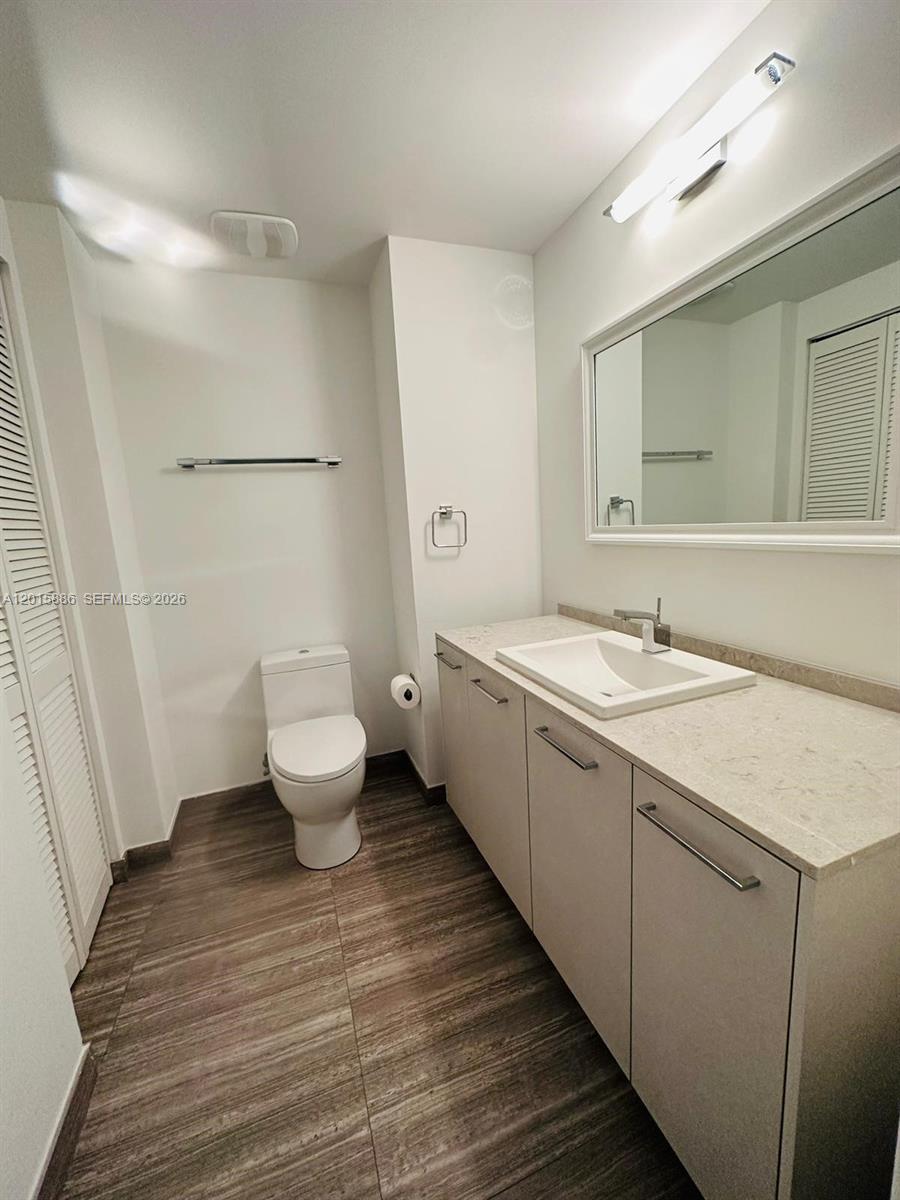 1010 Brickell Ave # 4208