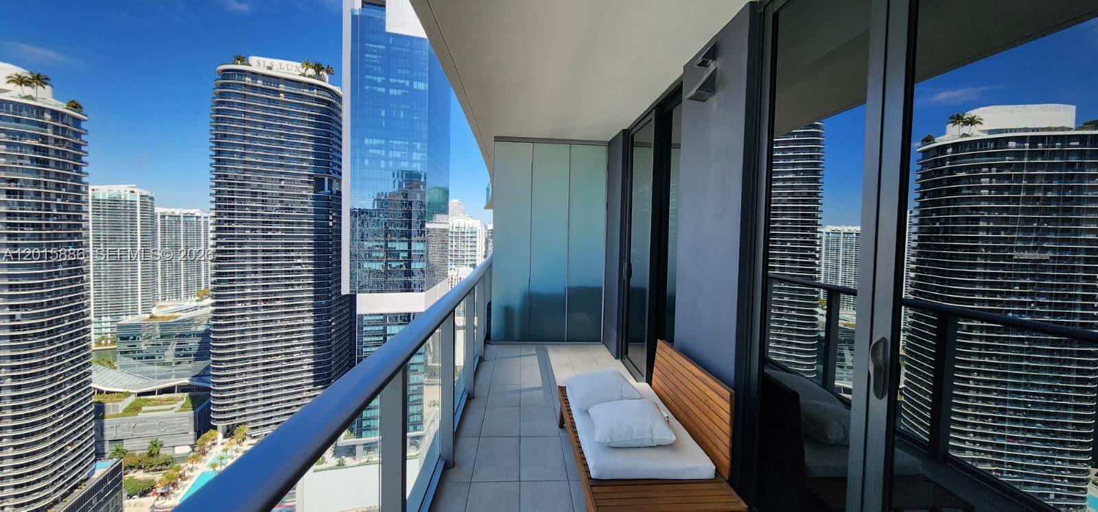 1010 Brickell Ave # 4208