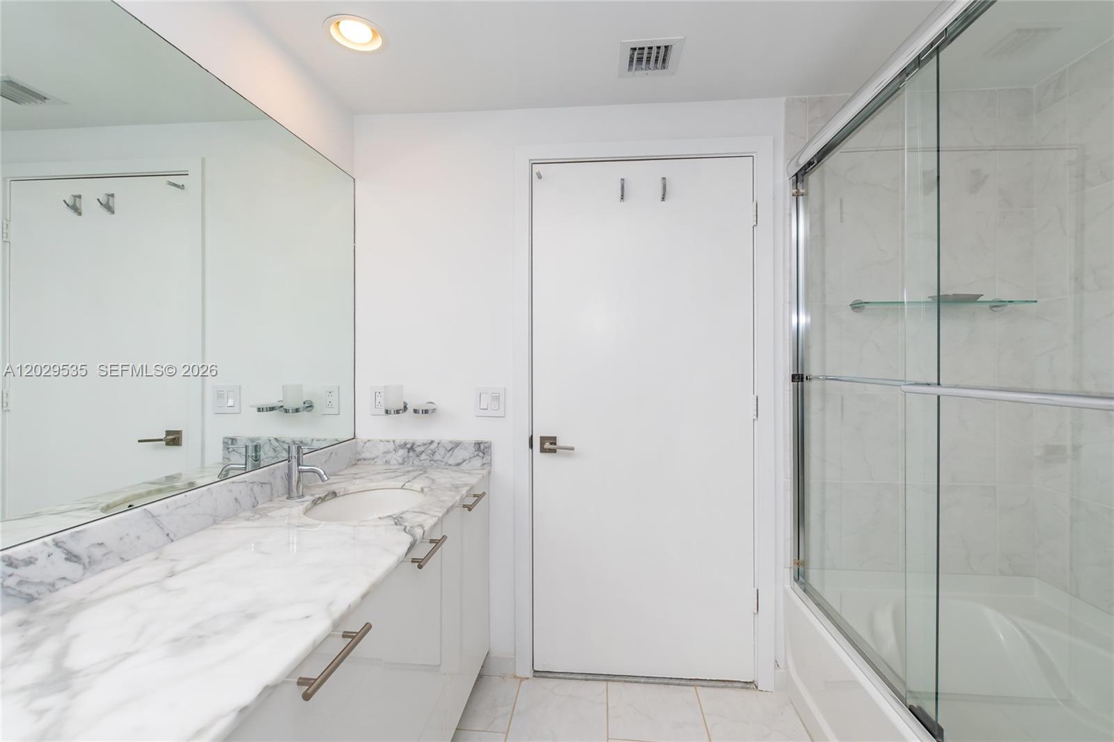 951 Brickell Ave # 3210