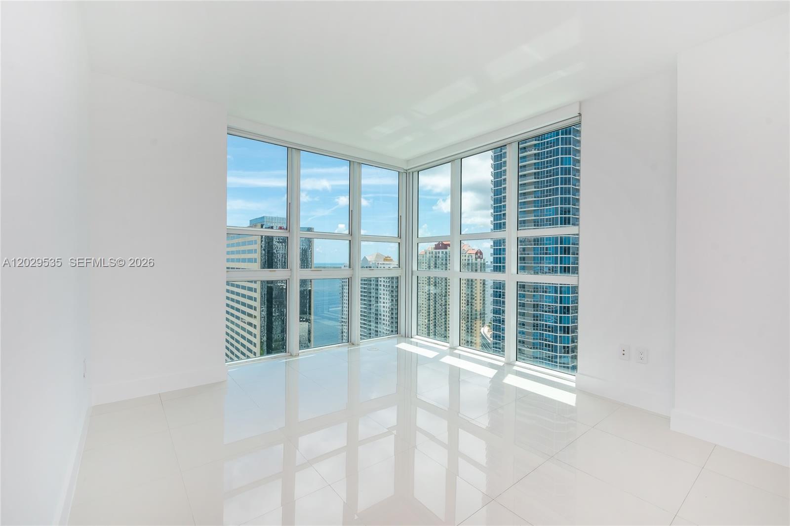 951 Brickell Ave # 3210