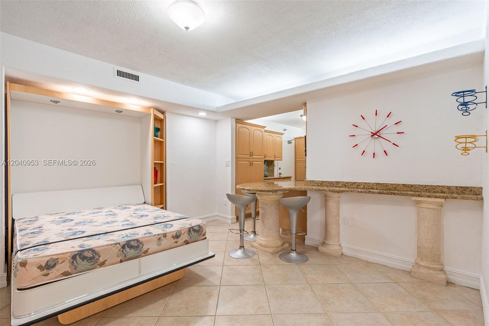 10185 Collins Ave # 521