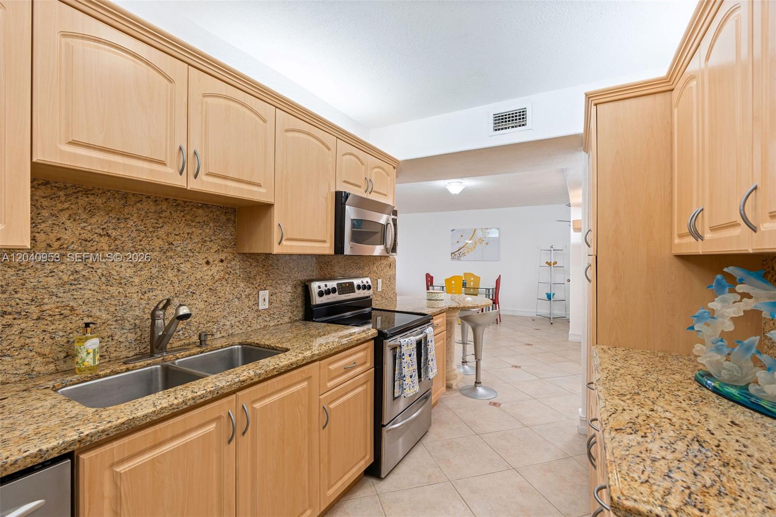 10185 Collins Ave # 521