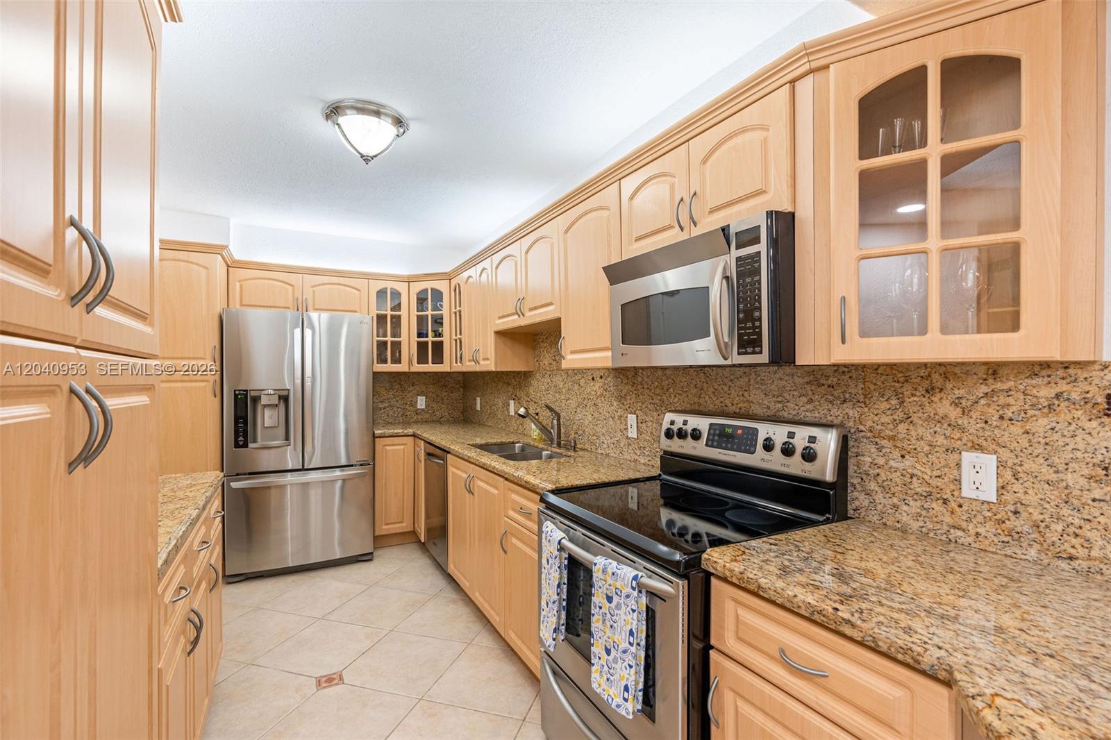 10185 Collins Ave # 521