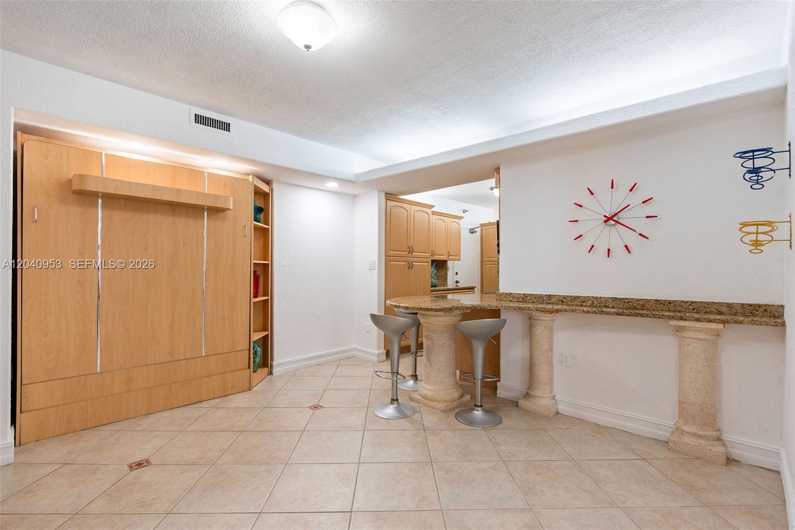 10185 Collins Ave # 521