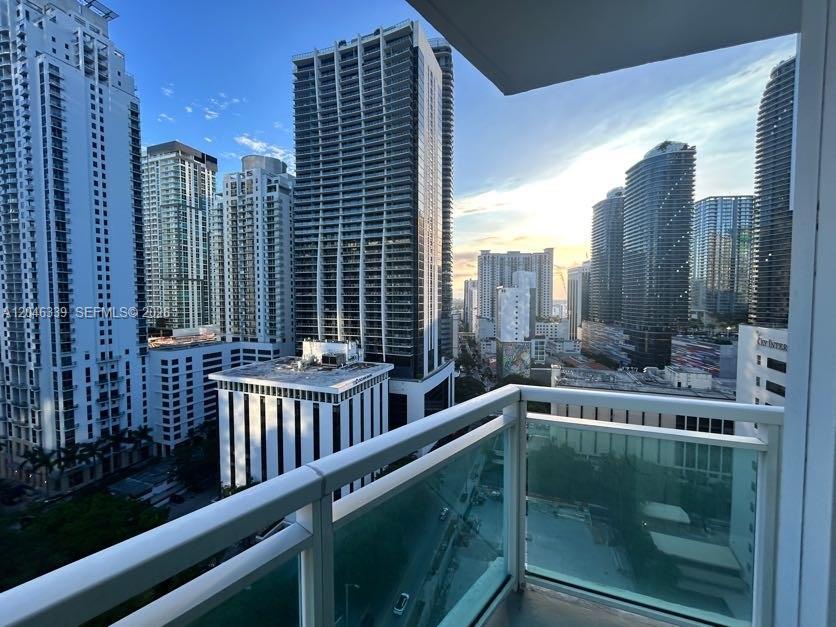 951 Brickell Ave # 2011
