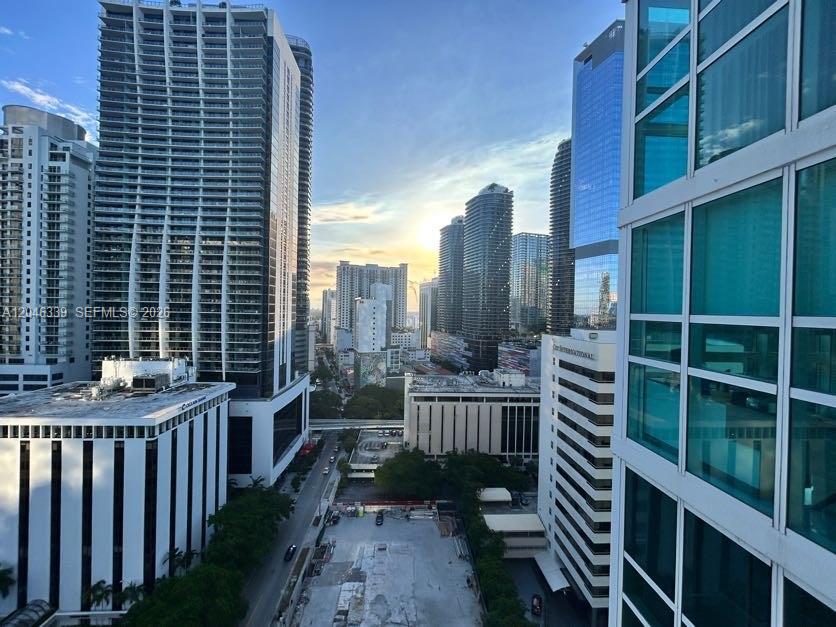 951 Brickell Ave # 2011