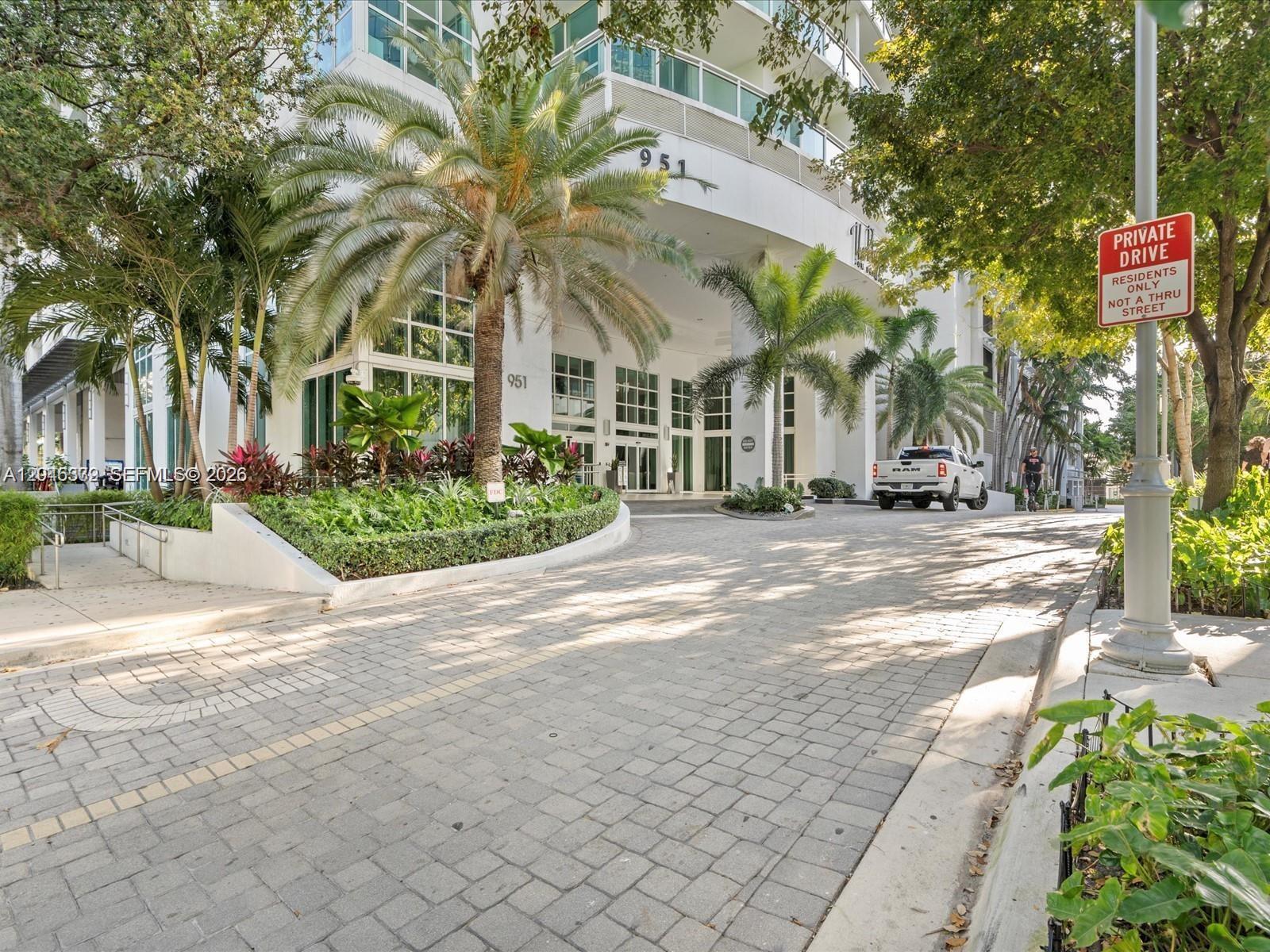 951 Brickell Ave # 2011