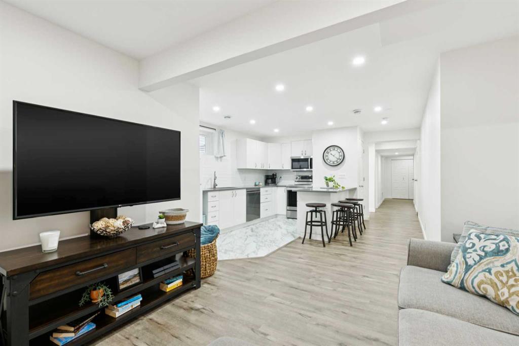 852 Everridge Drive SW