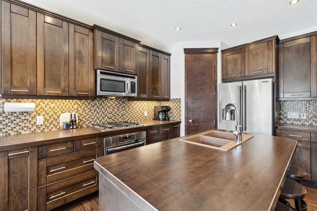 69 Elgin Meadows Manor SE