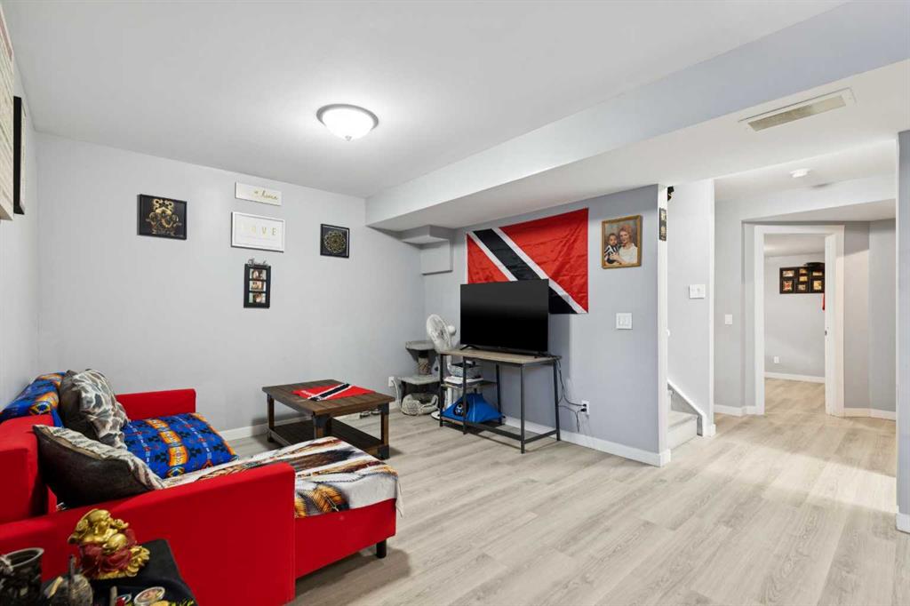 215 Redstone Heights NE