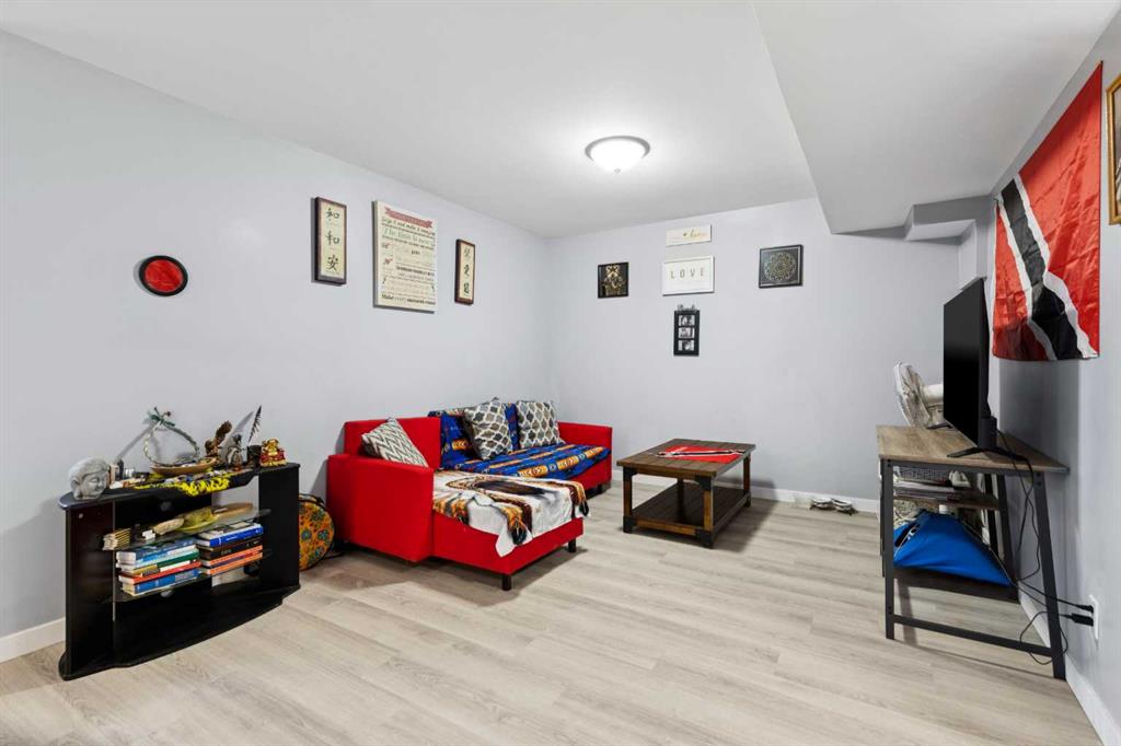 215 Redstone Heights NE
