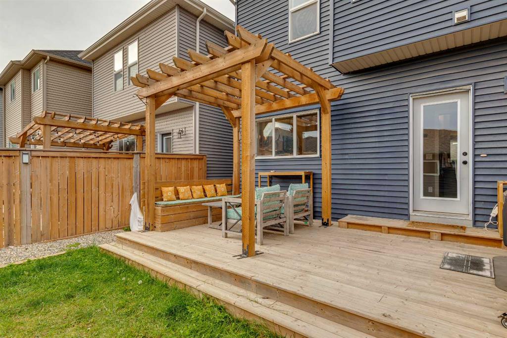 454 Walgrove Way SE